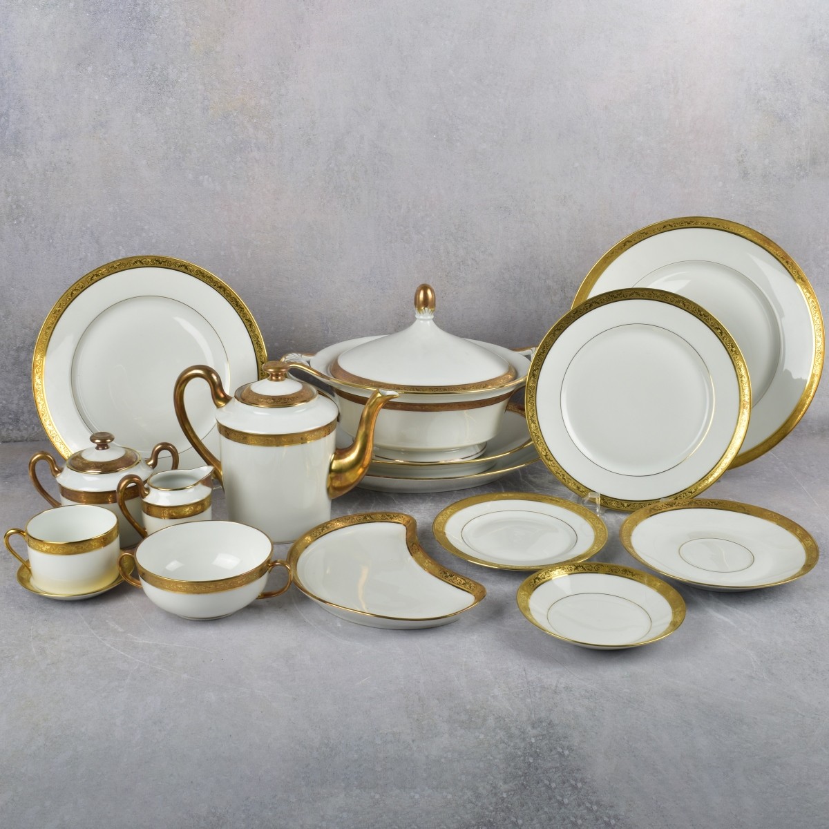 Raynaud Limoges "Ambassador" Dinner Service