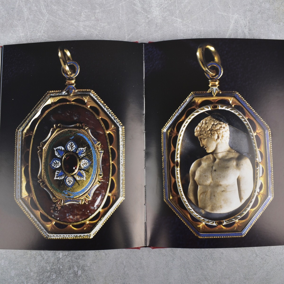 Memoire Slipcase Set: Jewelry