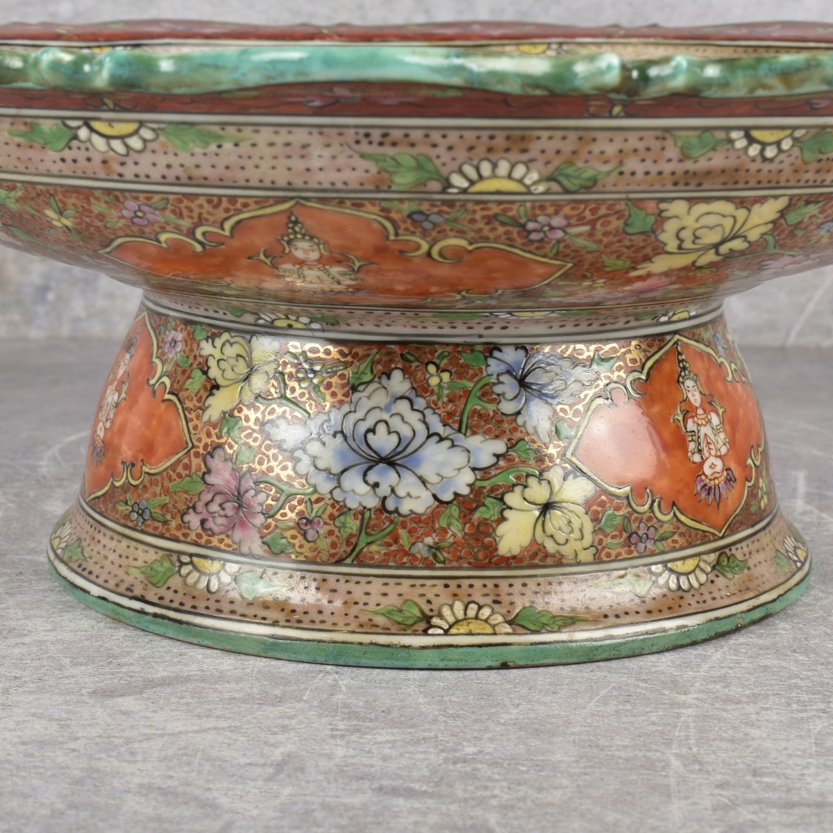 Chinese Bencharong Porcelain Footed Bowl