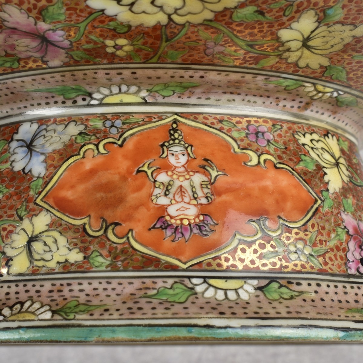 Chinese Bencharong Porcelain Footed Bowl