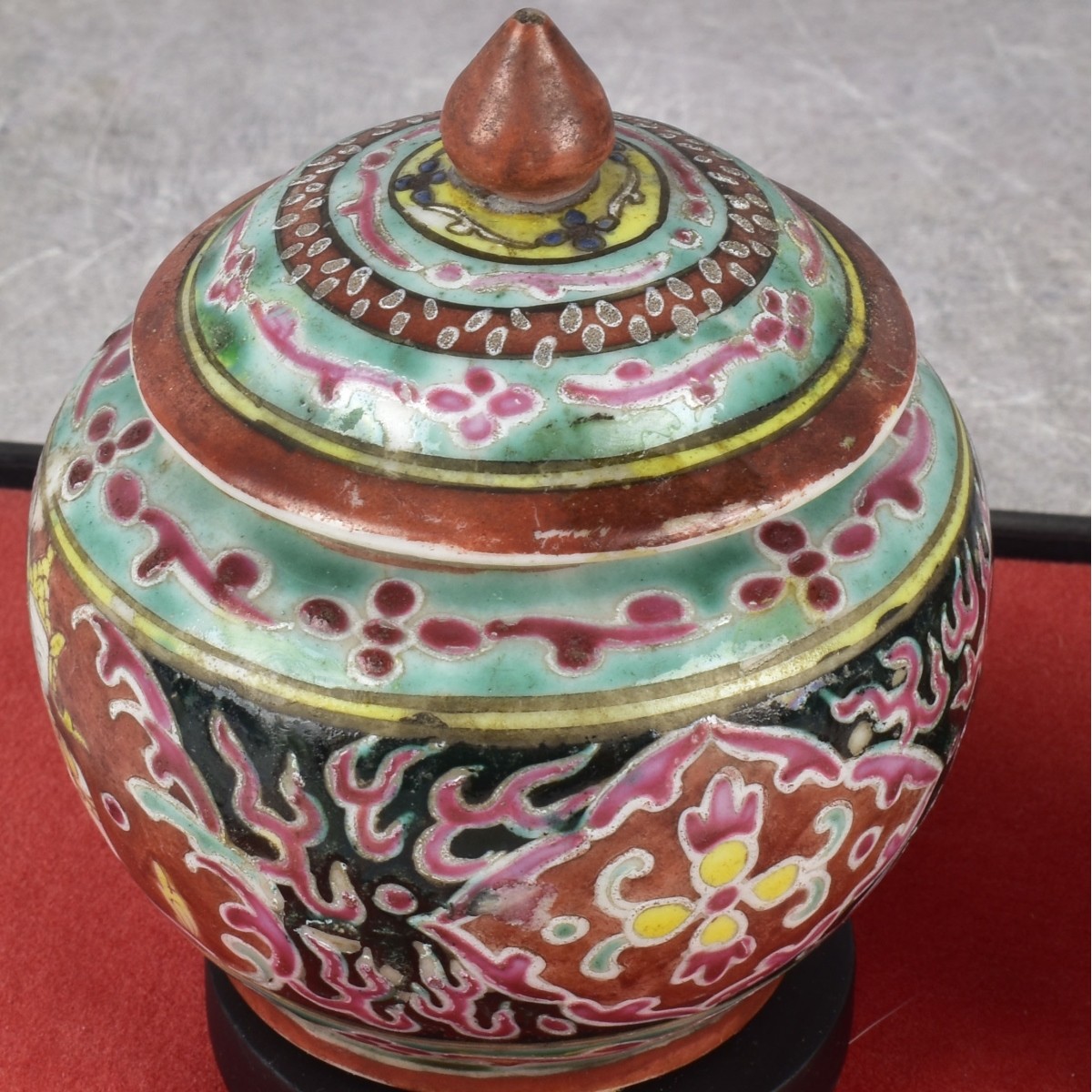 18th/19th Century Thai Bencharong Jars