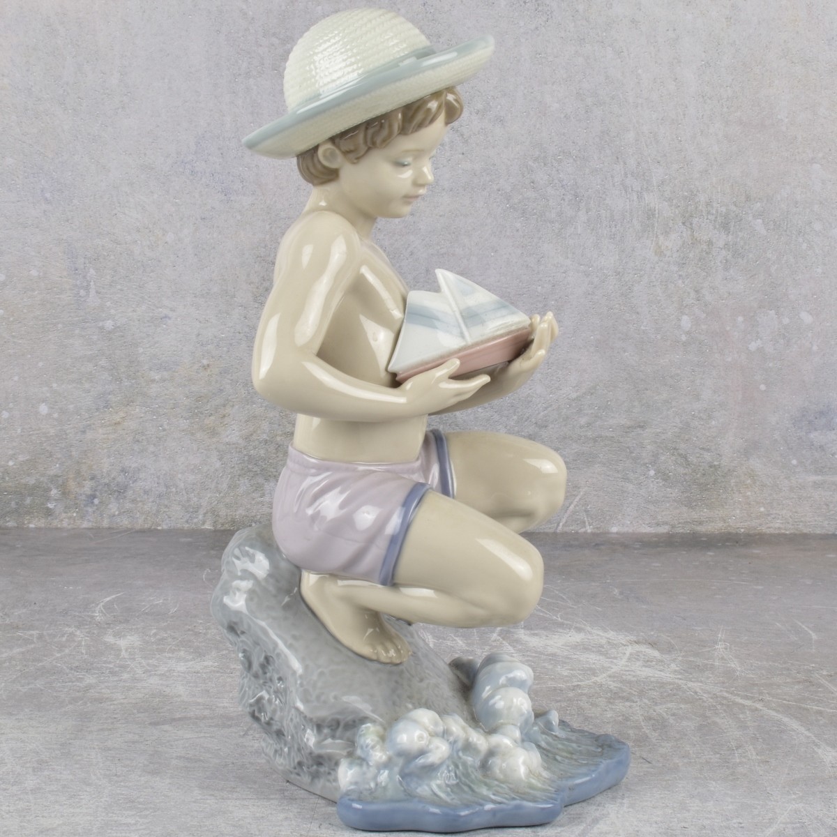 Lladro Gloss Porcelain Sculpture