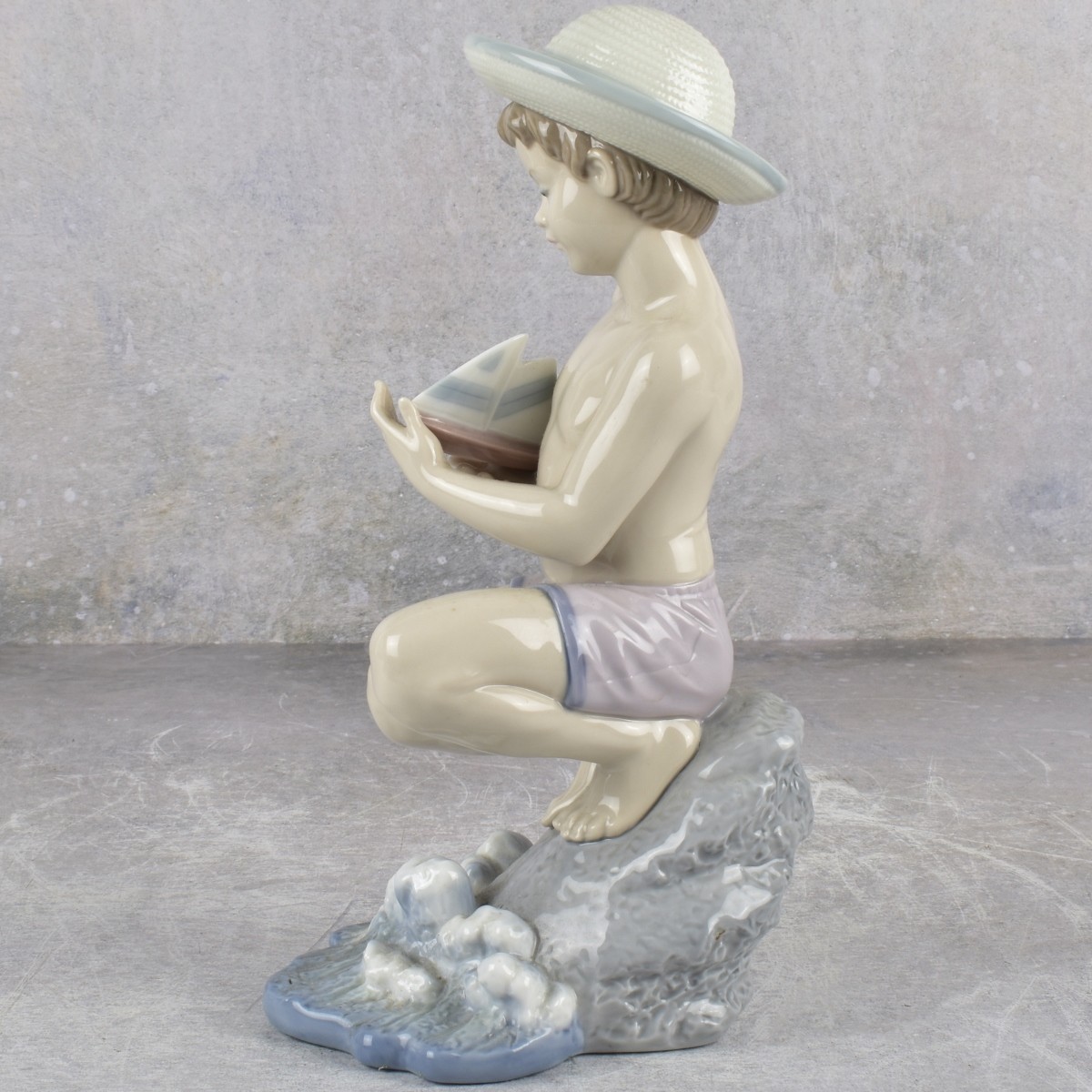 Lladro Gloss Porcelain Sculpture