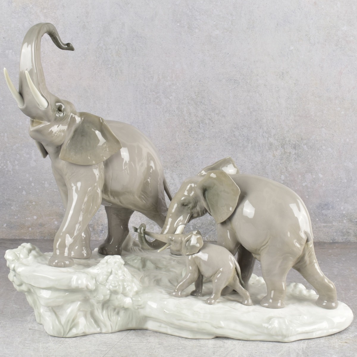 Lladro "Elephants Walking" Sculpture