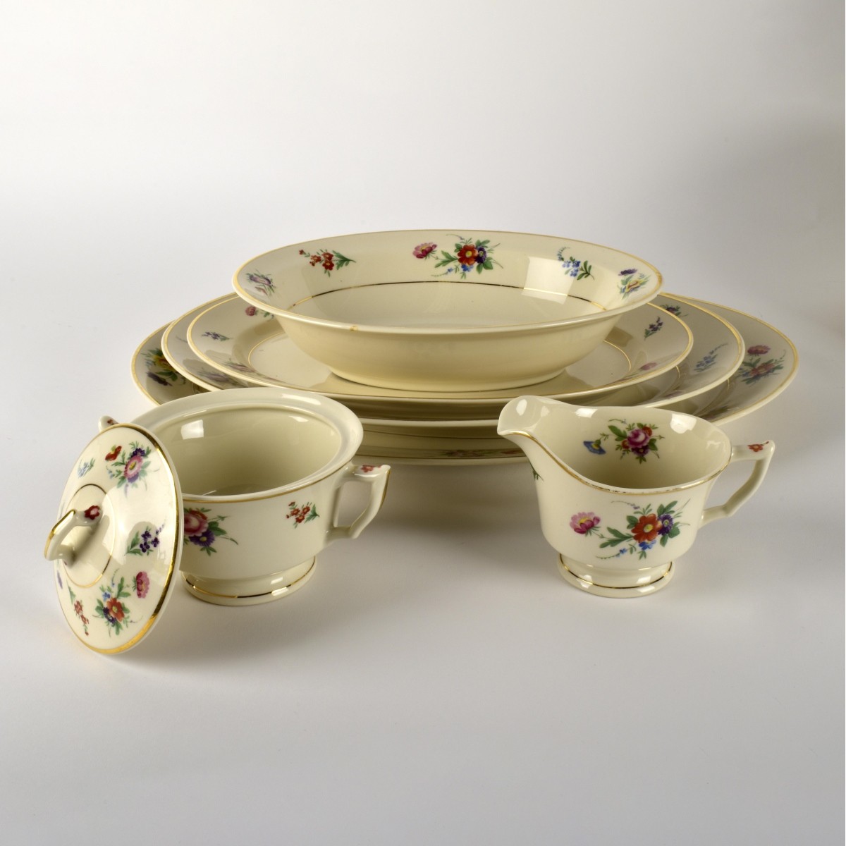 Syracuse "Sharon" Pattern Dinner Service.
