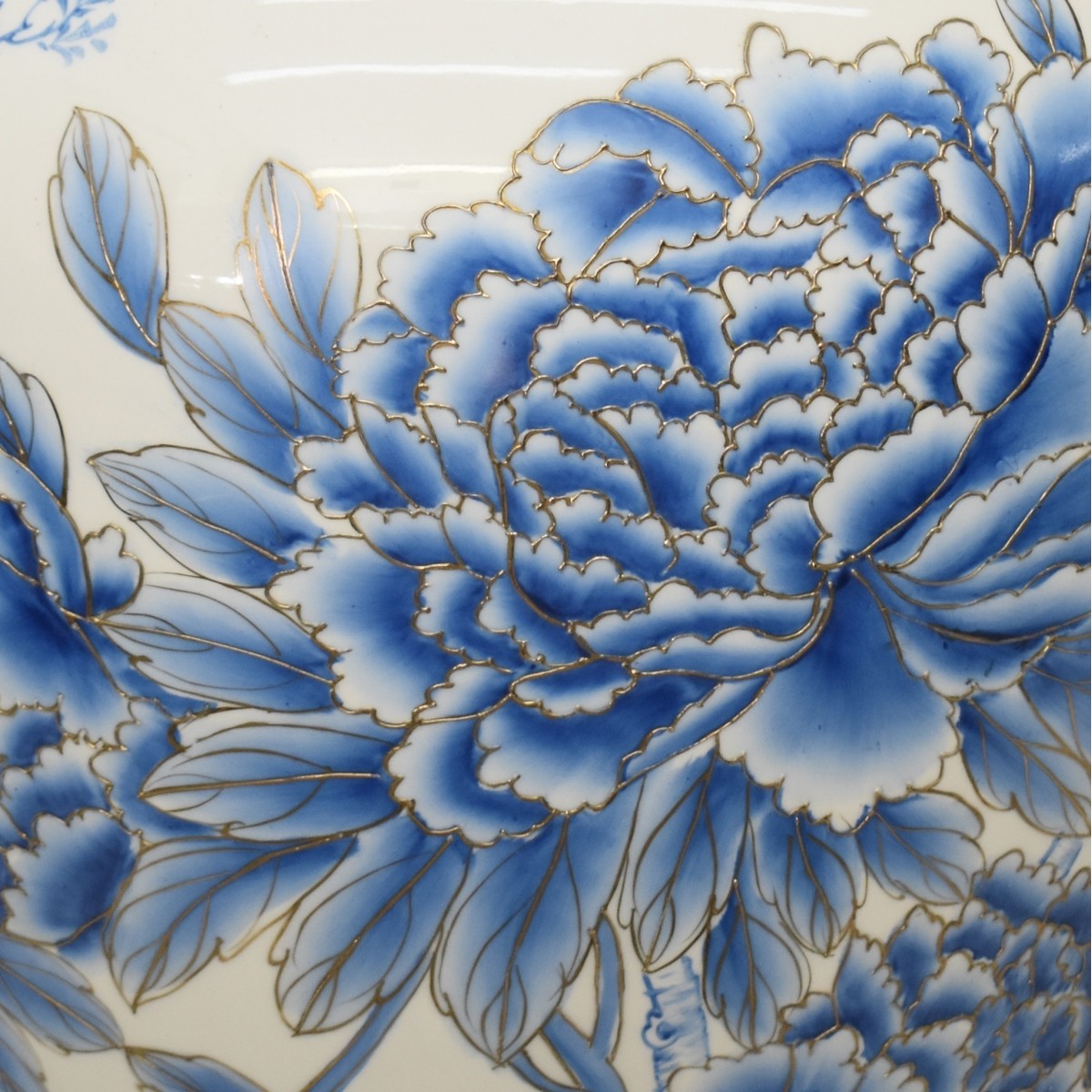 Chinese Porcelain Palatial Urn