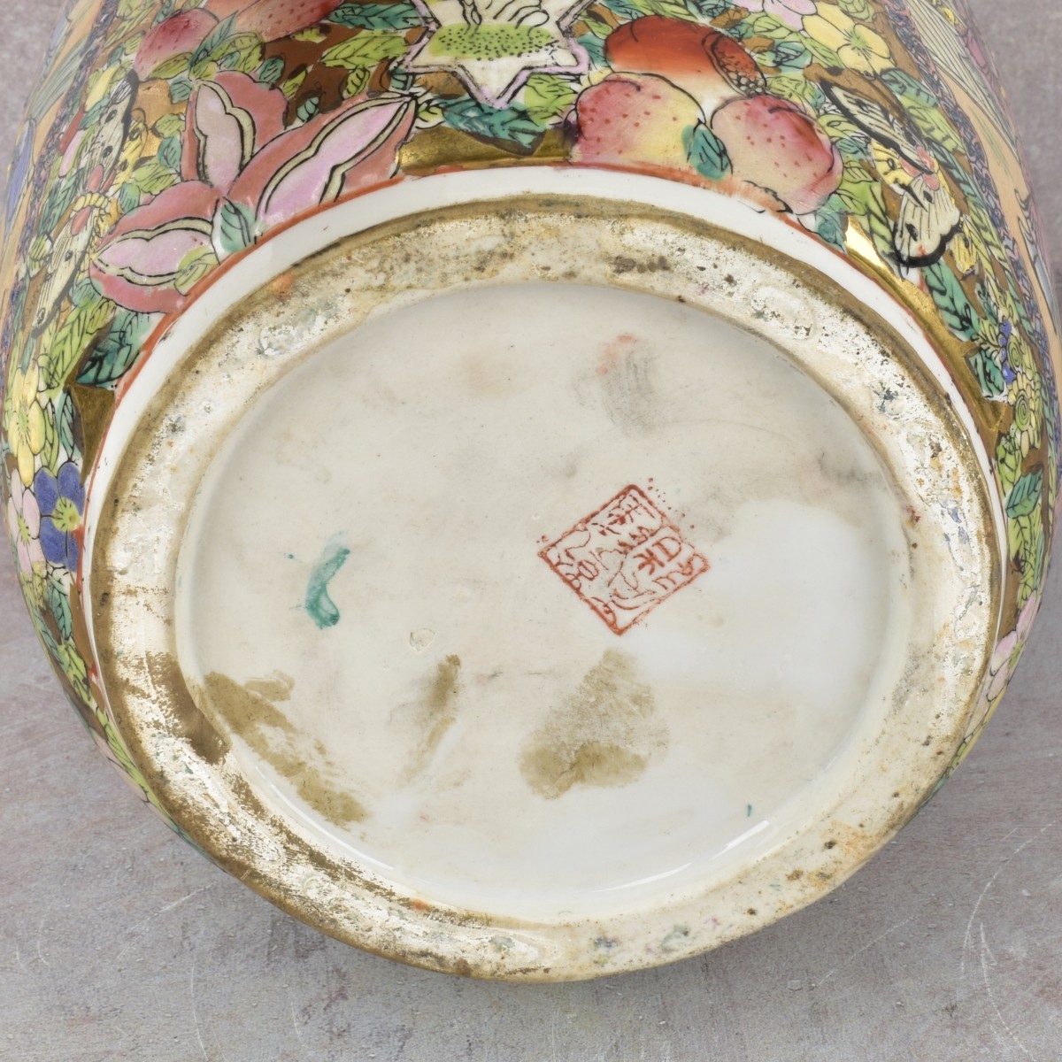 Chinese Rose Medallion Porcelain Vase