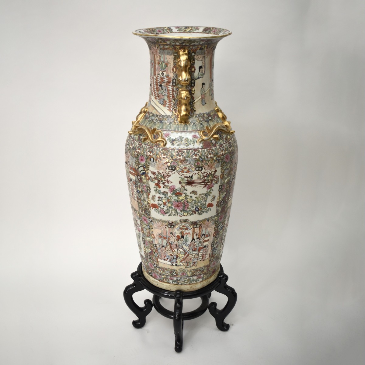 Vintage Chinese Rose Medallion Porcelain Urn