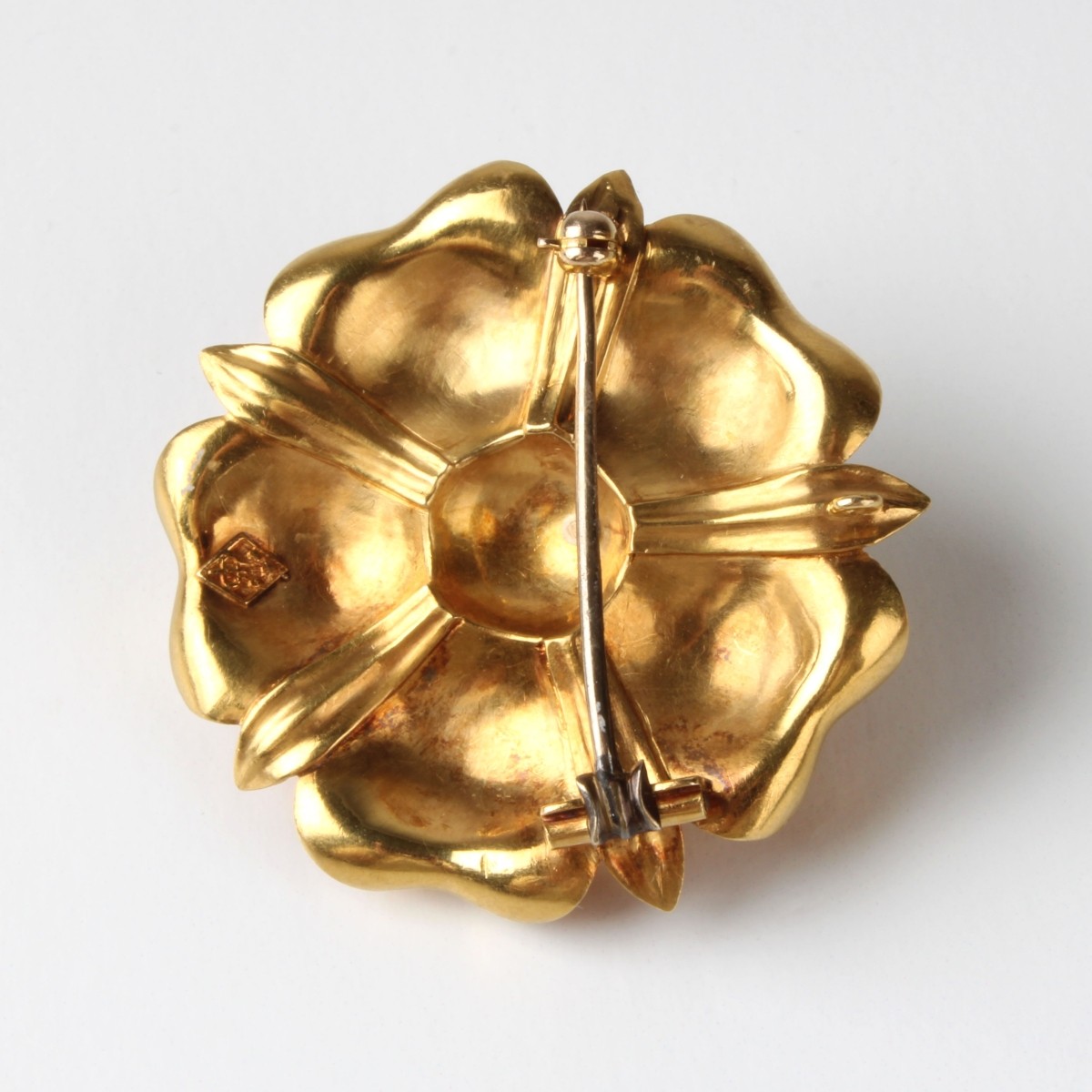 18K Flower Pin with Fly