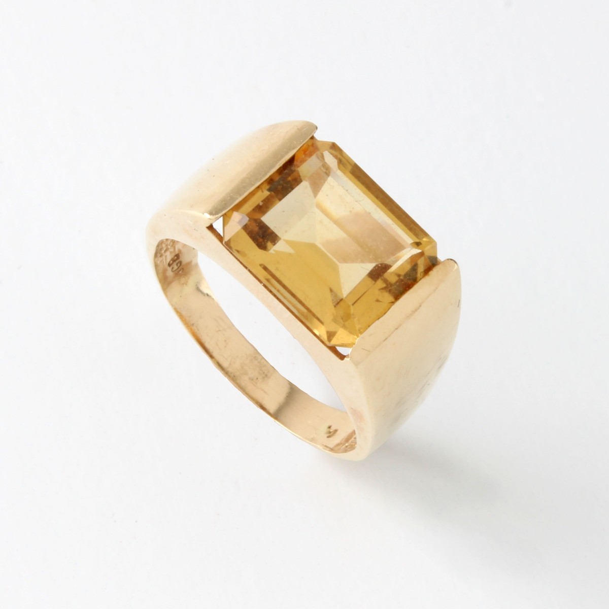 Citrine and 14 Karat Yellow Gold Ring
