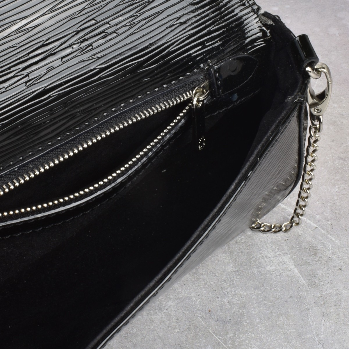 Replica Louis Vuitton Pochette