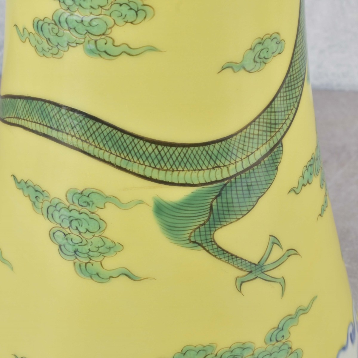 intage Japanese Fukagawa Ceramic Vase