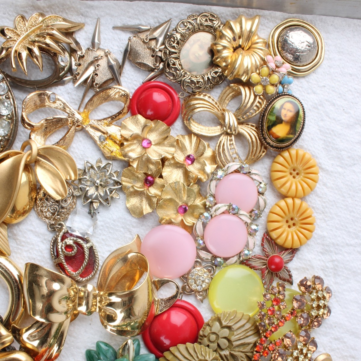 Tray Lot of Costume Jewelry Parts