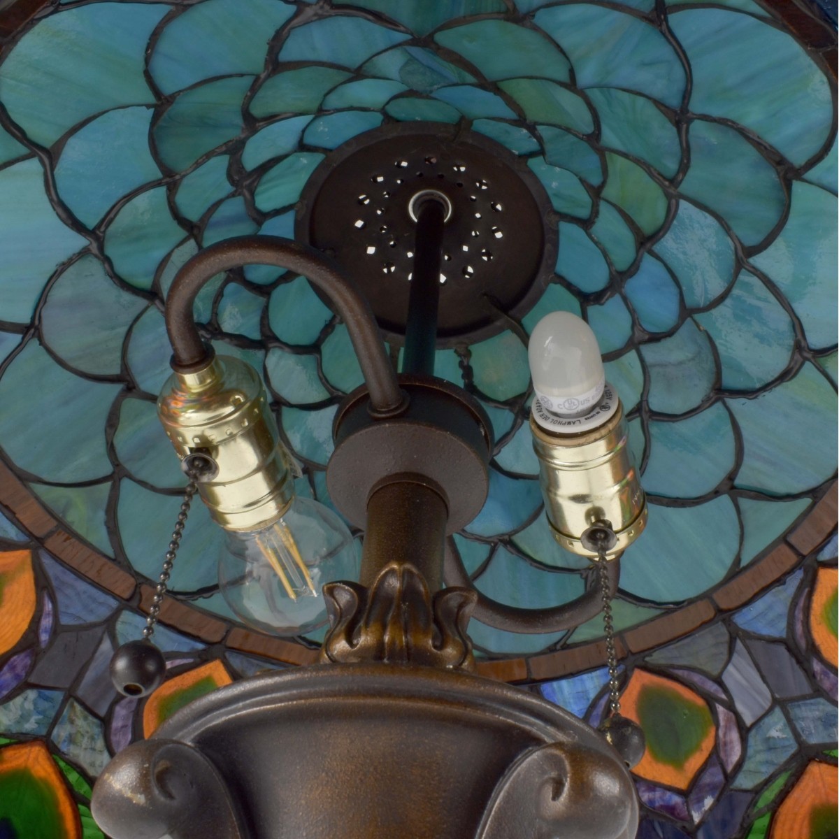 Tiffany-style Stained Glass Lamp