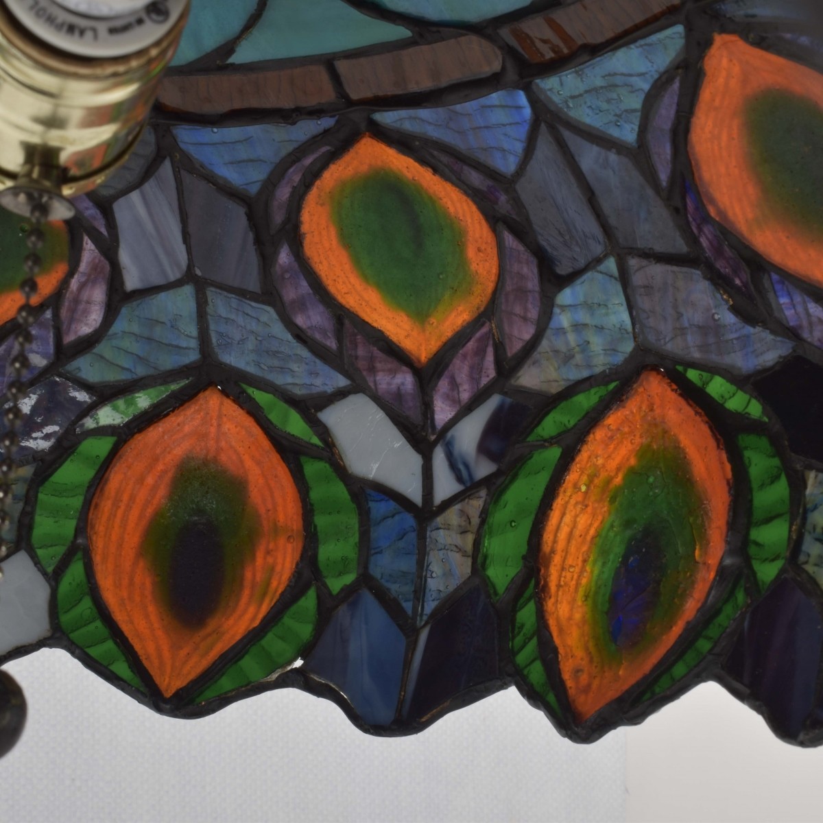 Tiffany-style Stained Glass Lamp