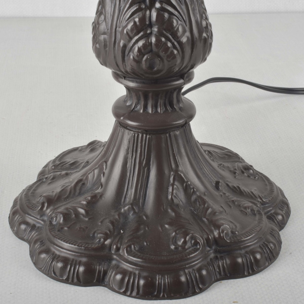 Tiffany-style Stained Glass Lamp