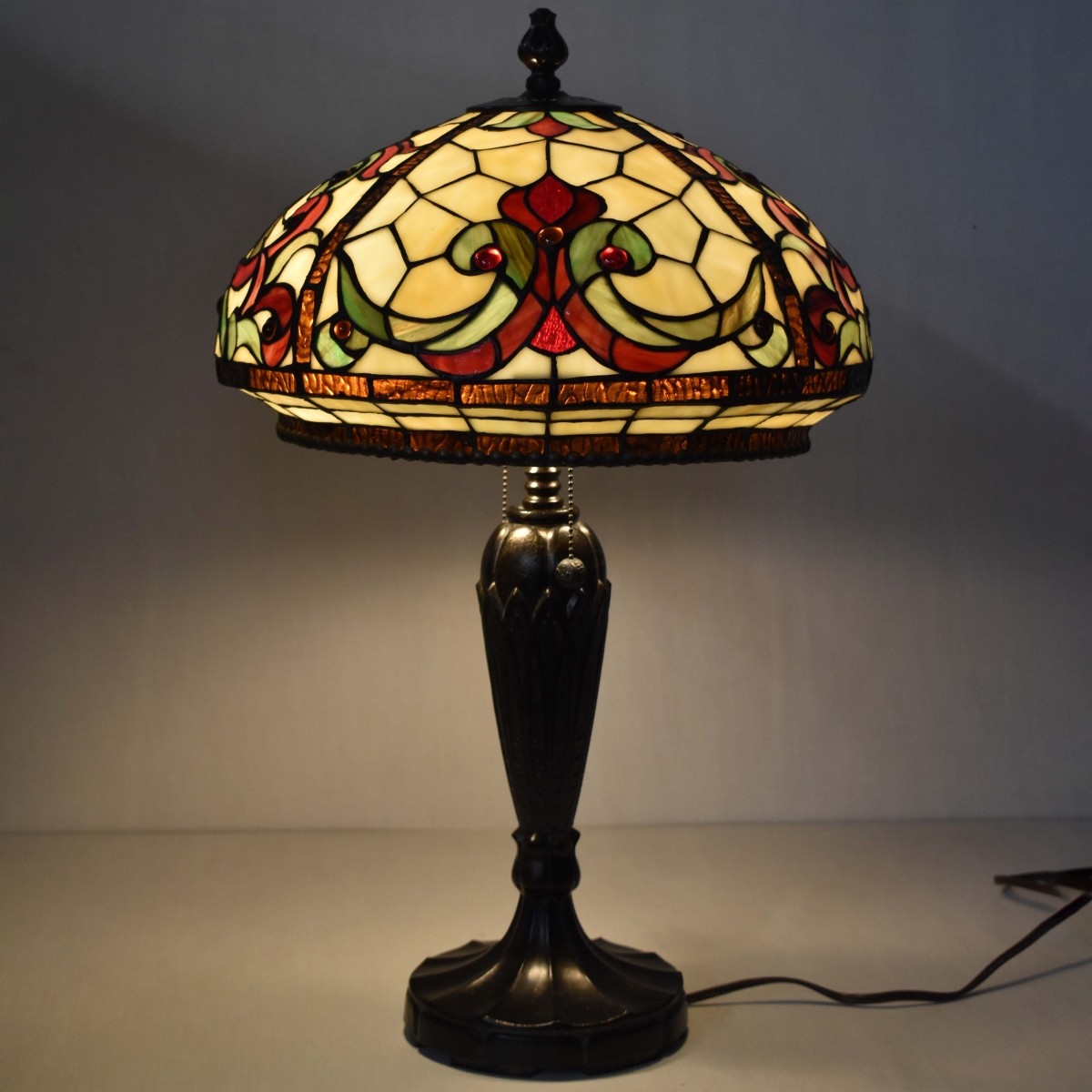 Tiffany-style Stained Glass Lamp
