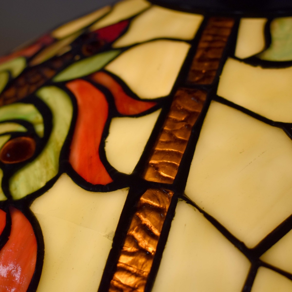 Tiffany-style Stained Glass Lamp