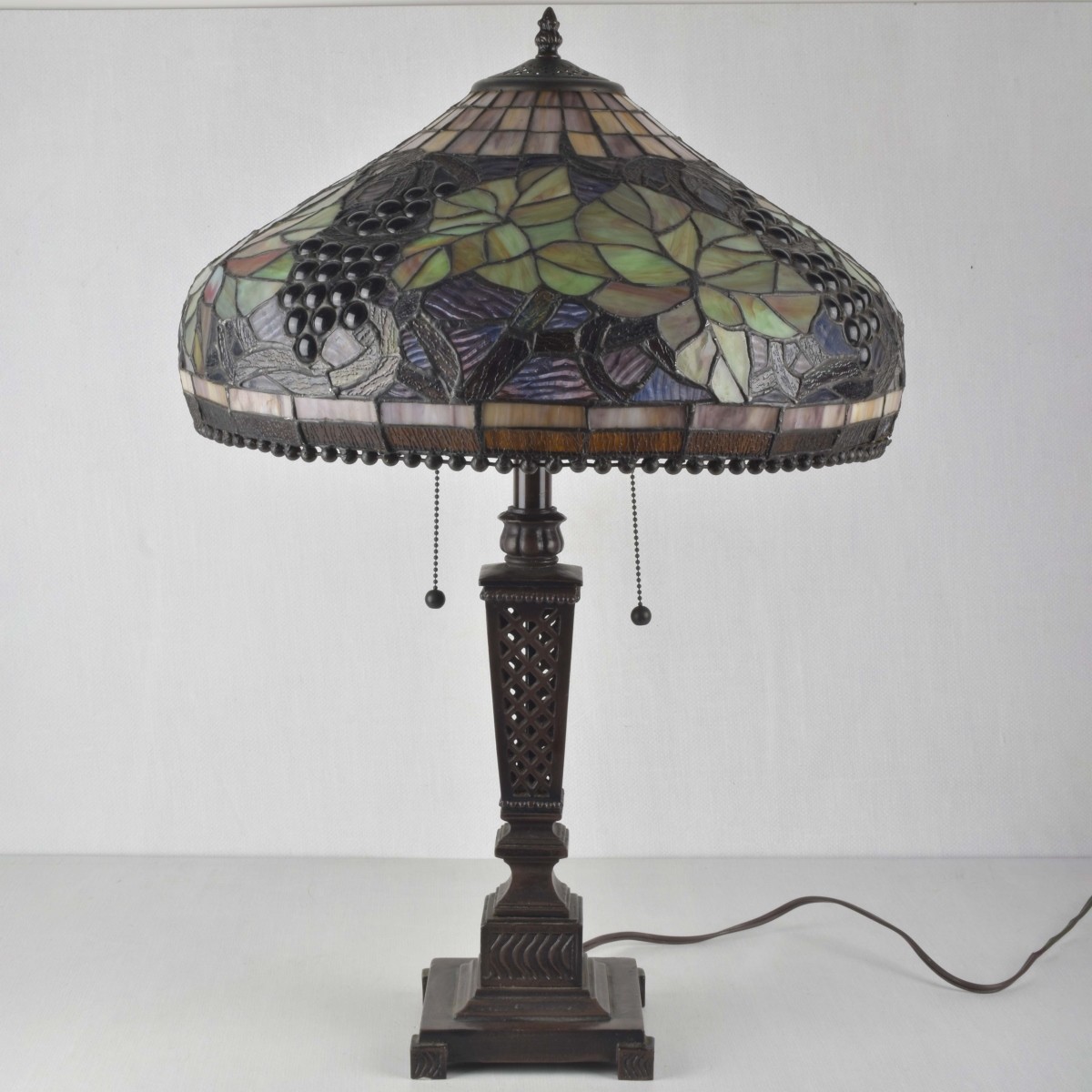 Tiffany-style Stained Glass Lamp