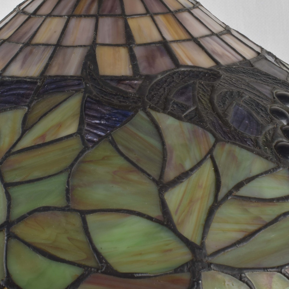 Tiffany-style Stained Glass Lamp