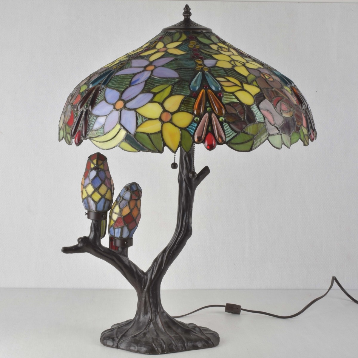 Tiffany-style Stained Glass Lamp