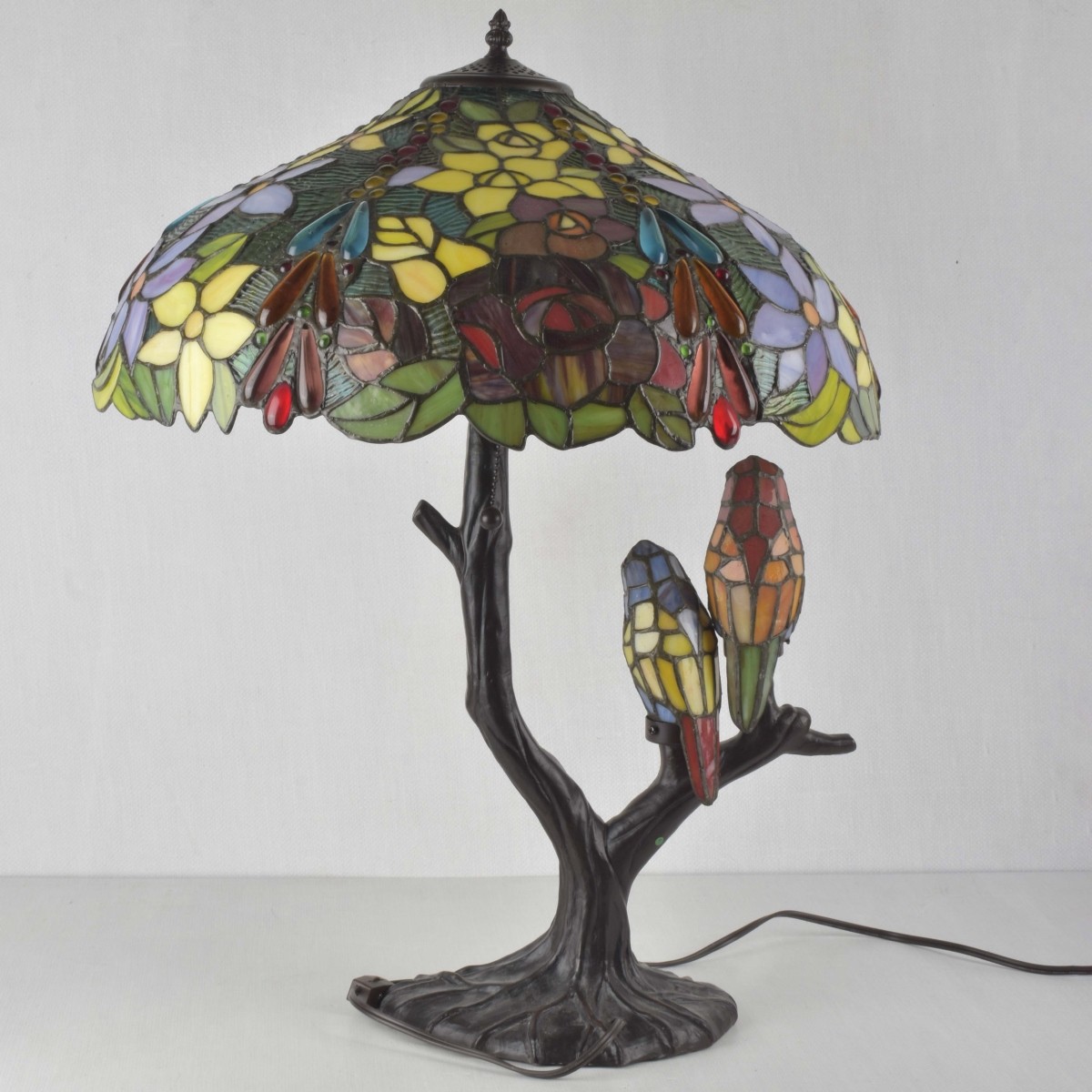 Tiffany-style Stained Glass Lamp