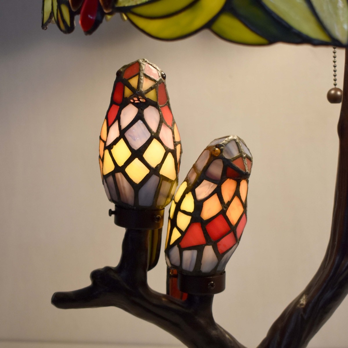 Tiffany-style Stained Glass Lamp