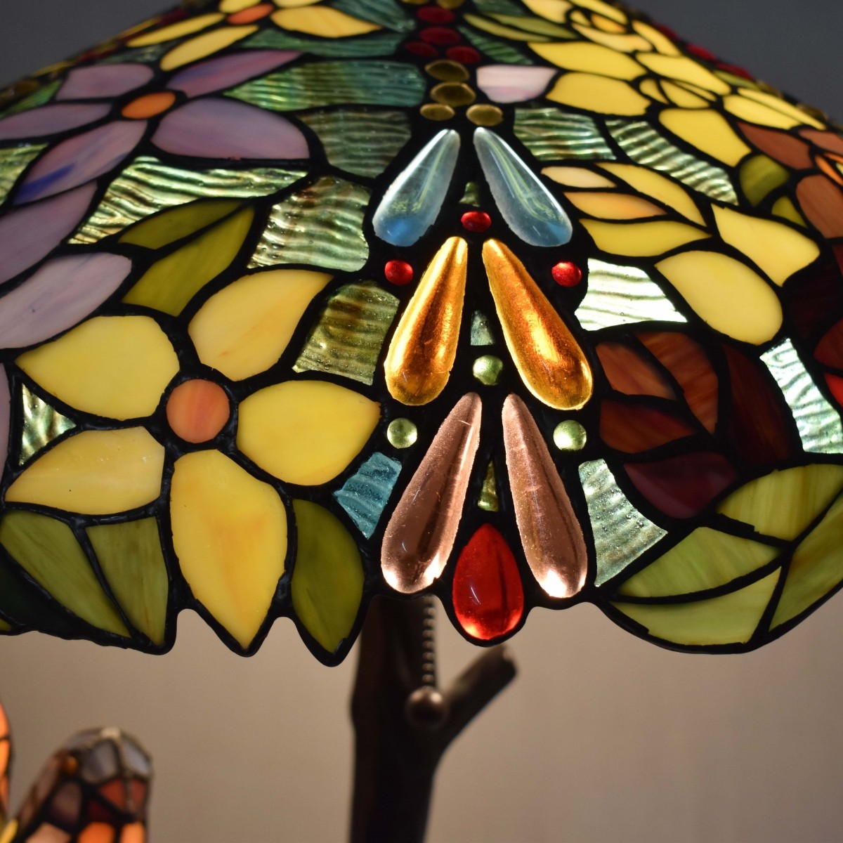 Tiffany-style Stained Glass Lamp