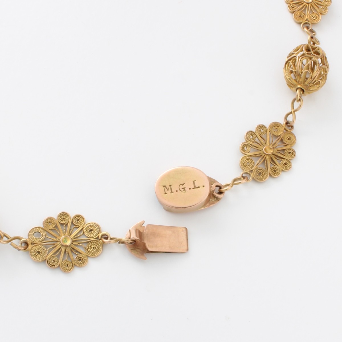 Antique 15-16K Necklace