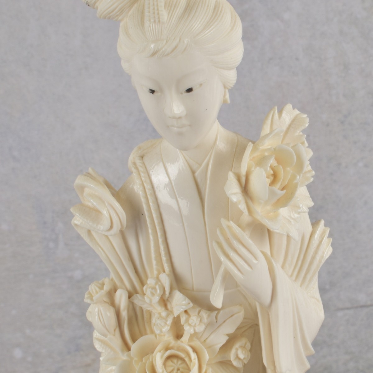 Vintage Carved Japanese Geisha
