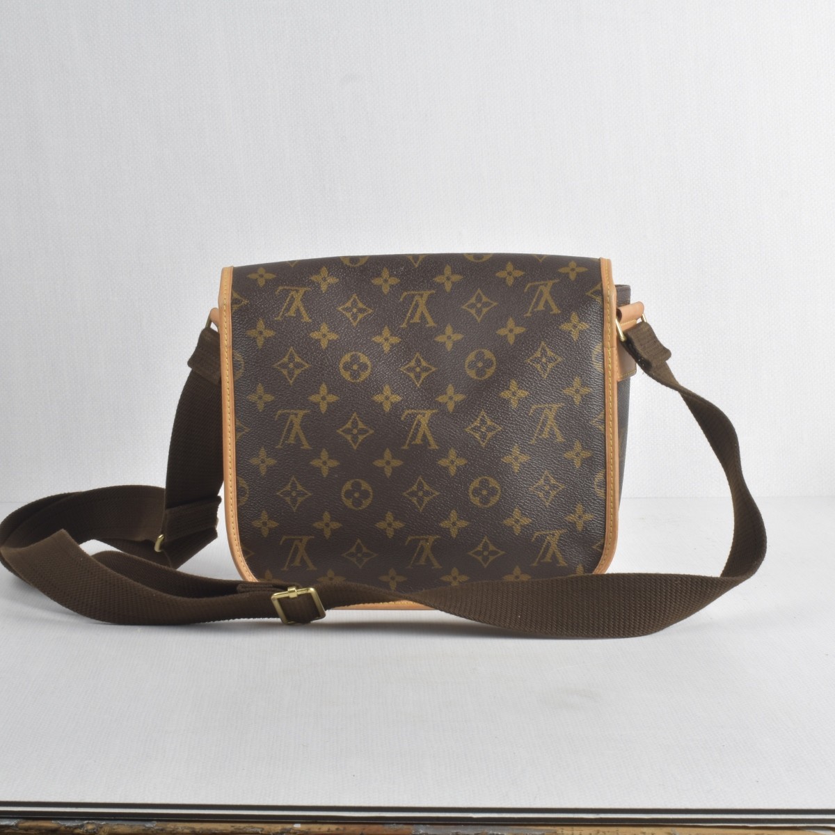 Louis Vuitton Messenger Should Bag