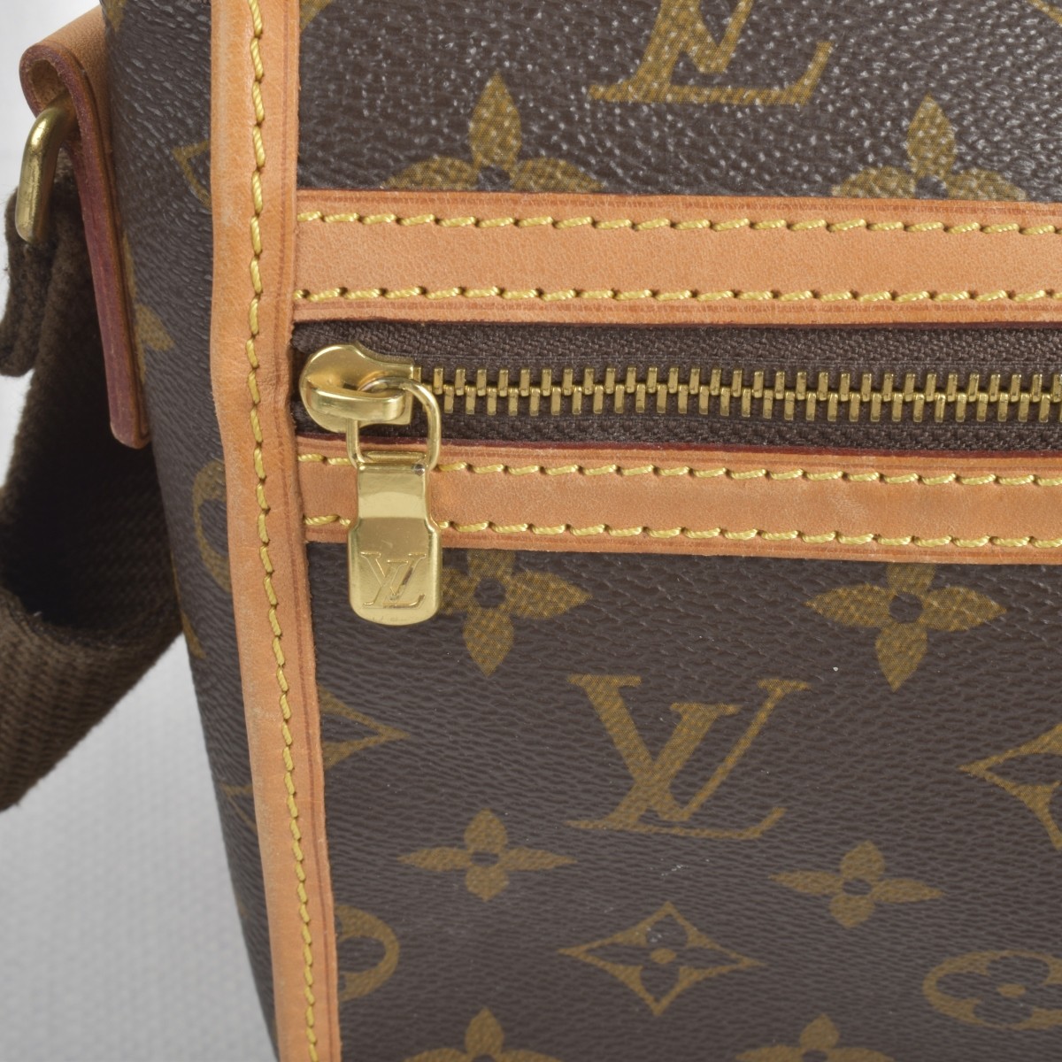 Louis Vuitton Messenger Should Bag