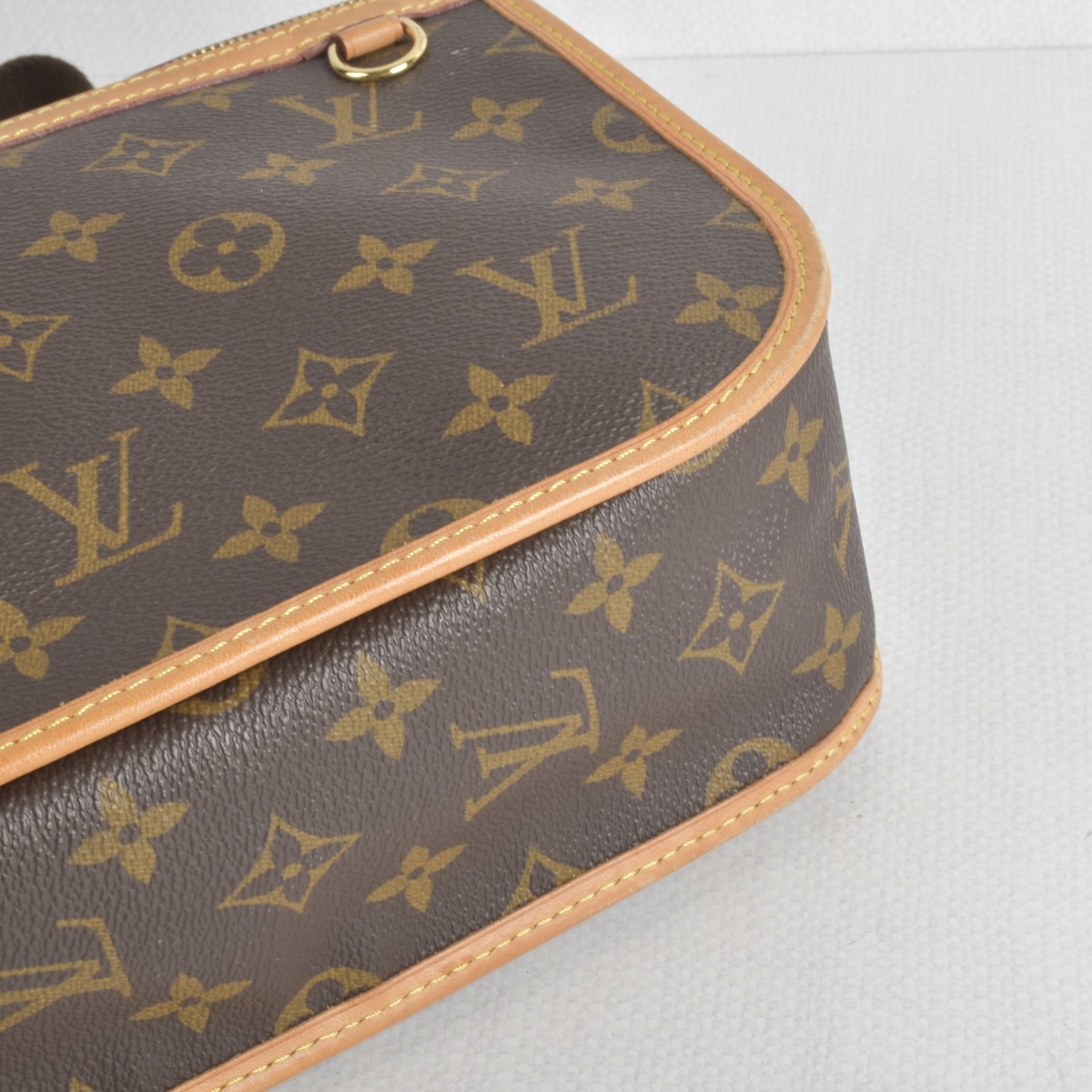 Louis Vuitton Messenger Should Bag