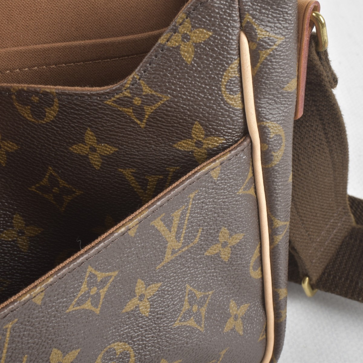 Louis Vuitton Messenger Should Bag
