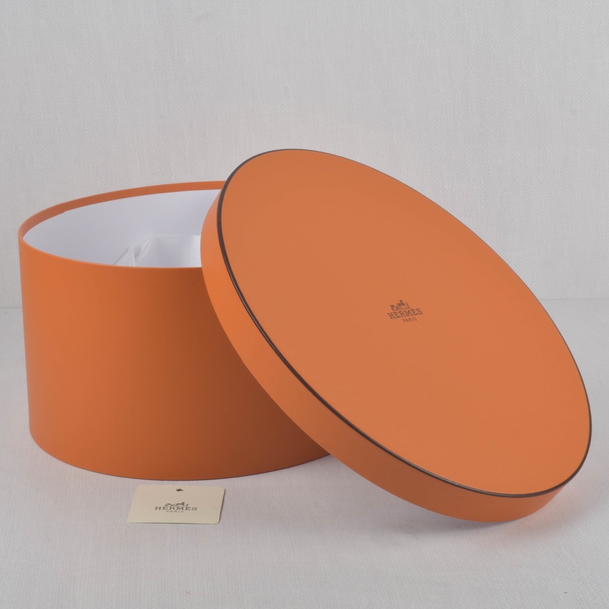 HermËs Paris Oval Hat Box
