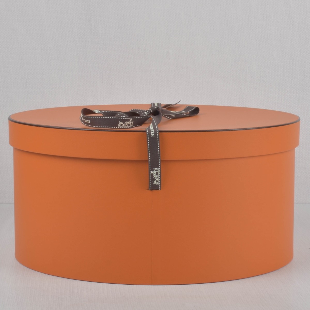 HermËs Paris Oval Hat Box