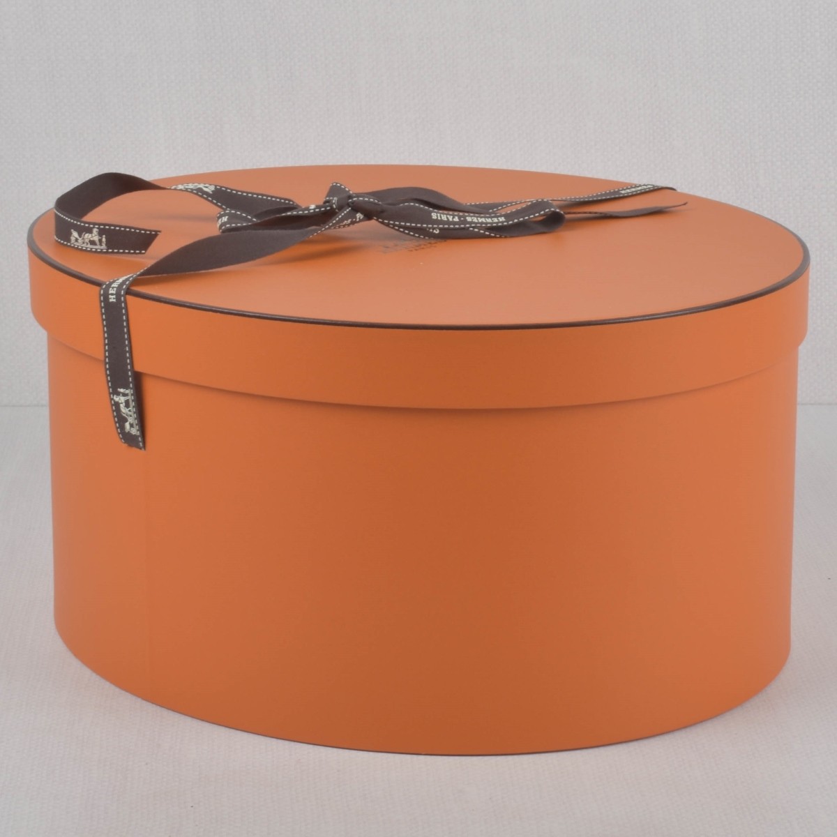 HermËs Paris Oval Hat Box