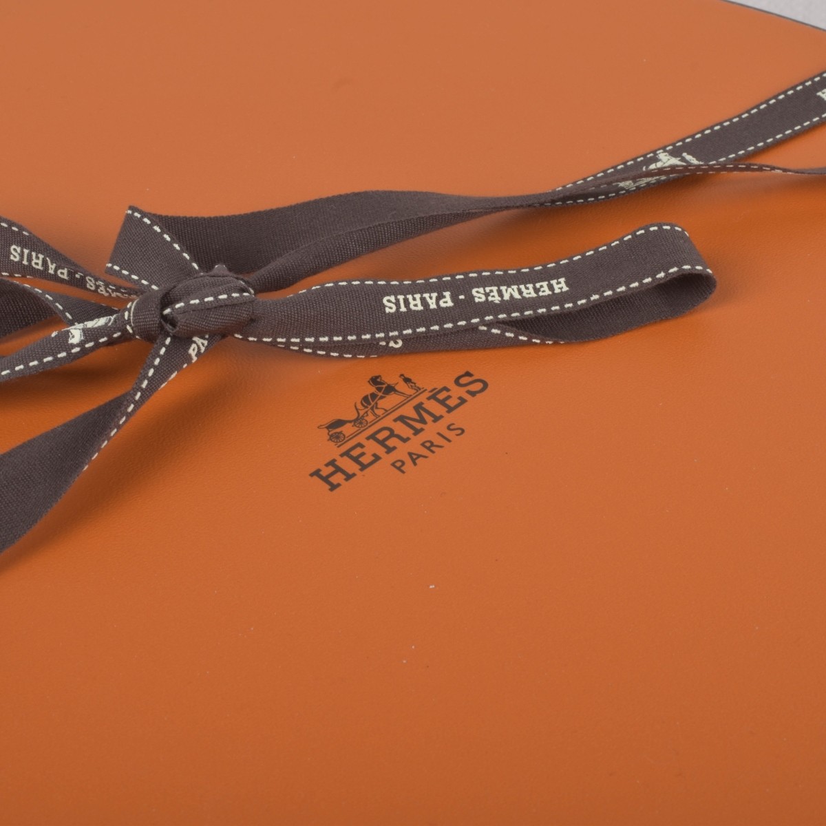 HermËs Paris Oval Hat Box