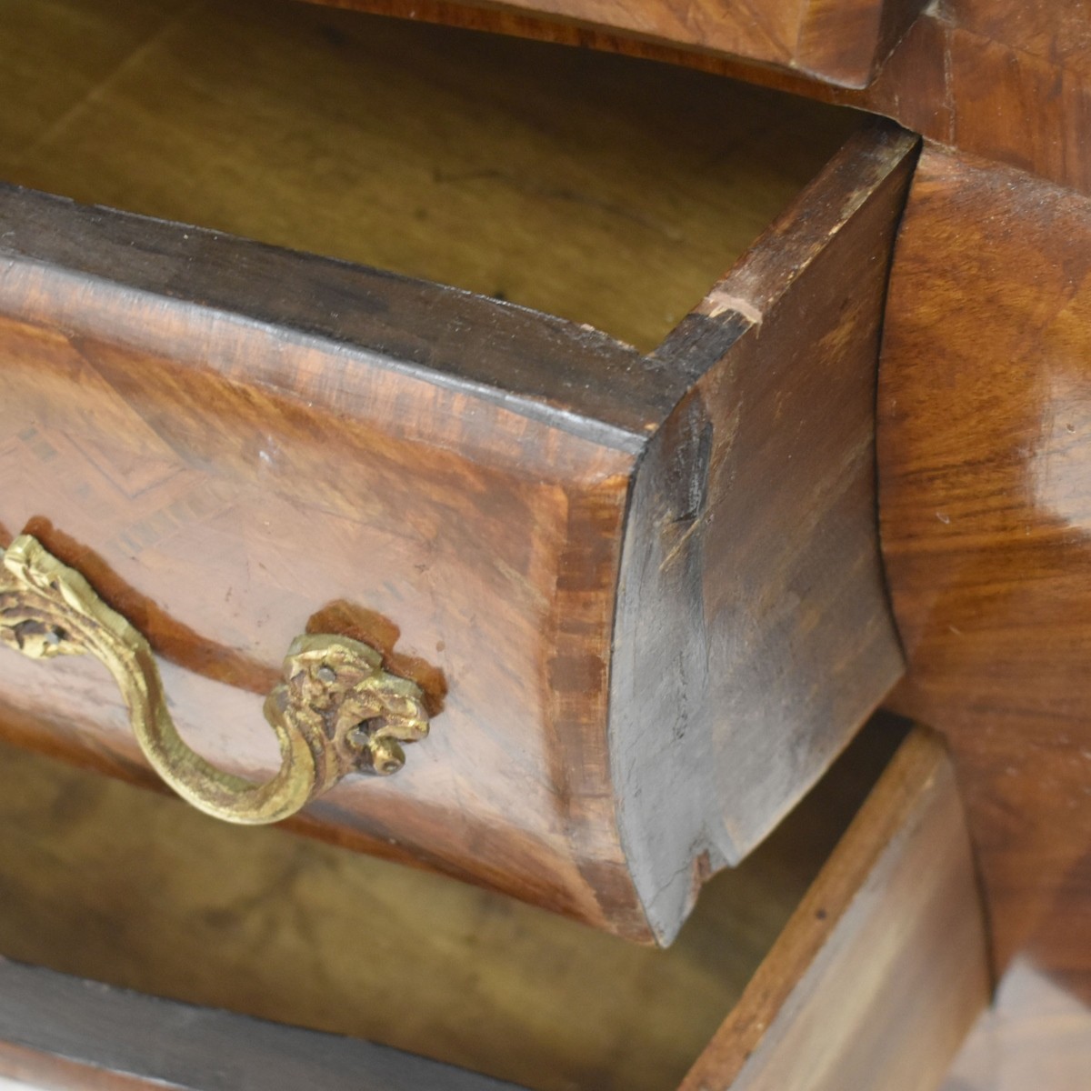 Pair of Bombe Chests