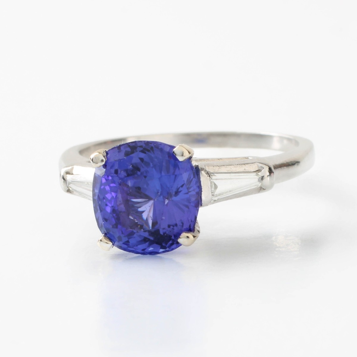 Tanzanite, Diamond and Plat Ring