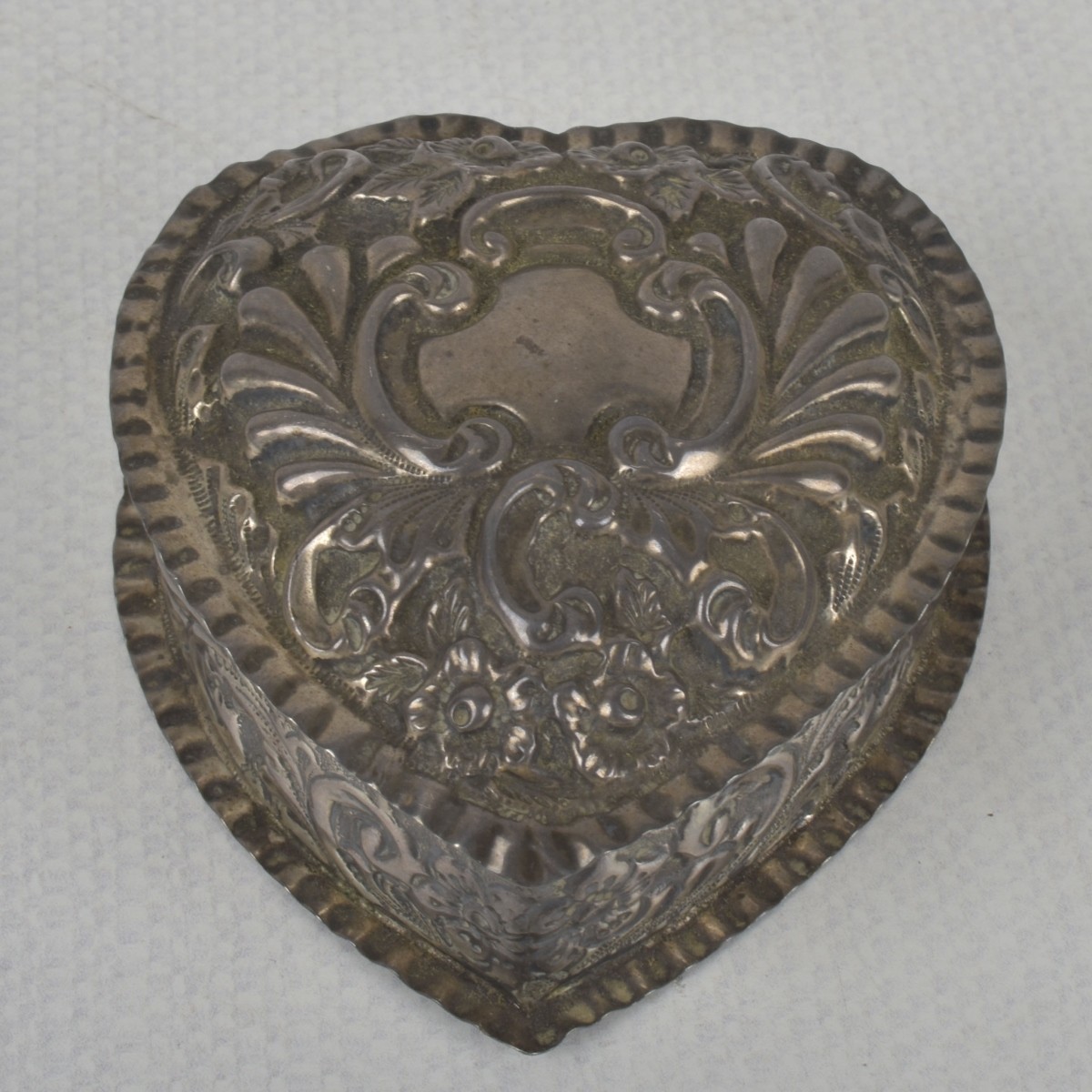 Small Heart Shape Hinged Box