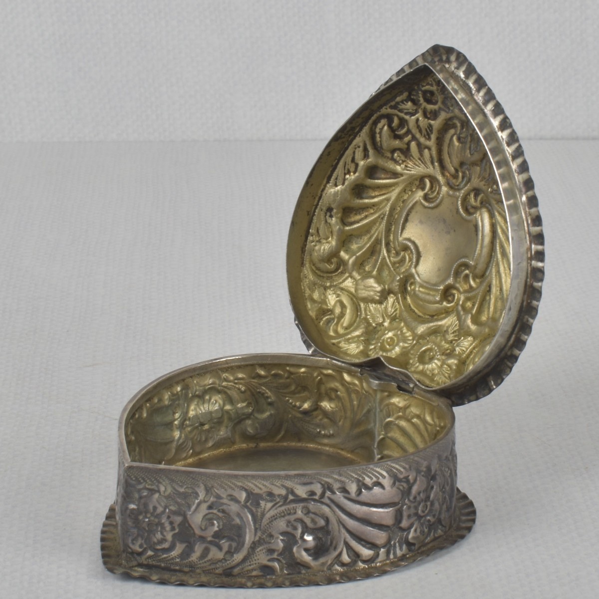 Small Heart Shape Hinged Box
