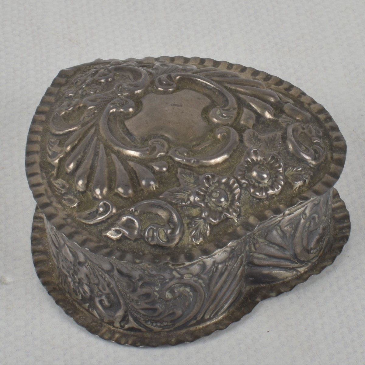 Small Heart Shape Hinged Box