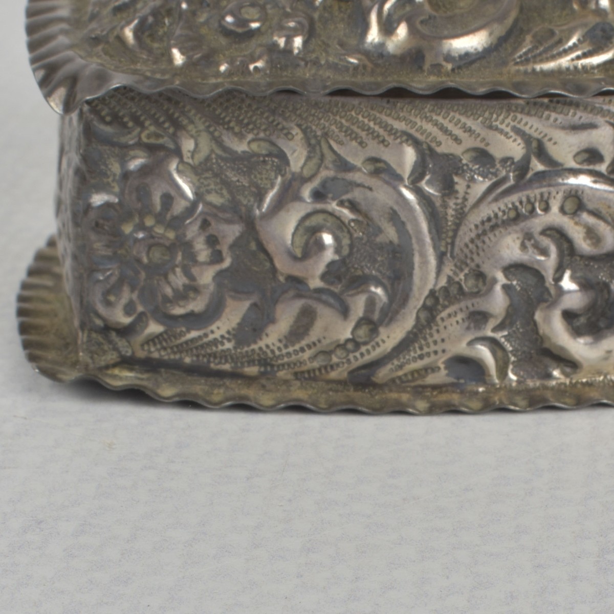 Small Heart Shape Hinged Box