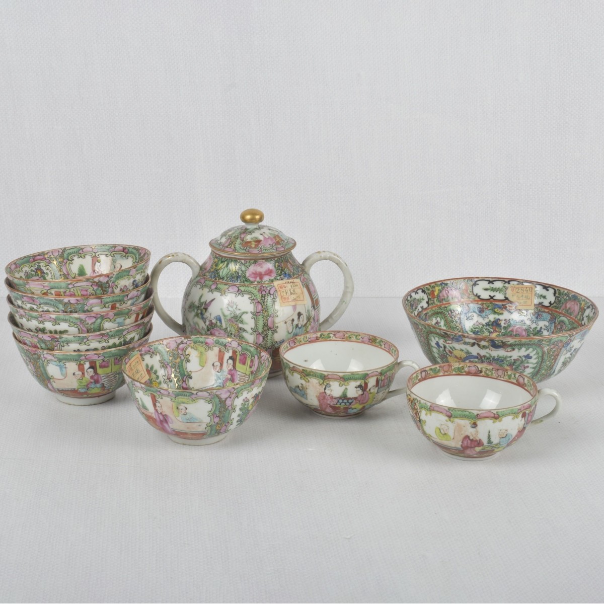 Chinese Famille Rose Medallion Pieces