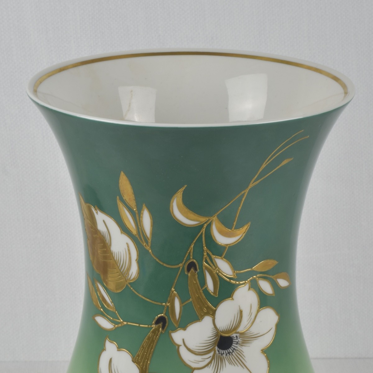 Wallendorf 1764 German Vase