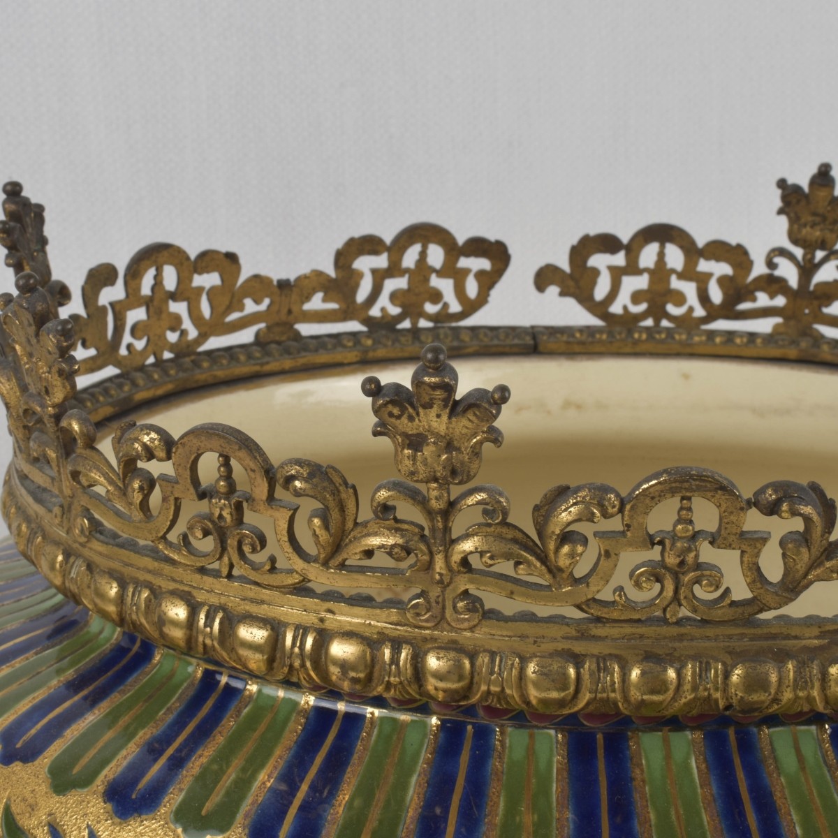 Chinoiserie-style Porcelain Jardiniere