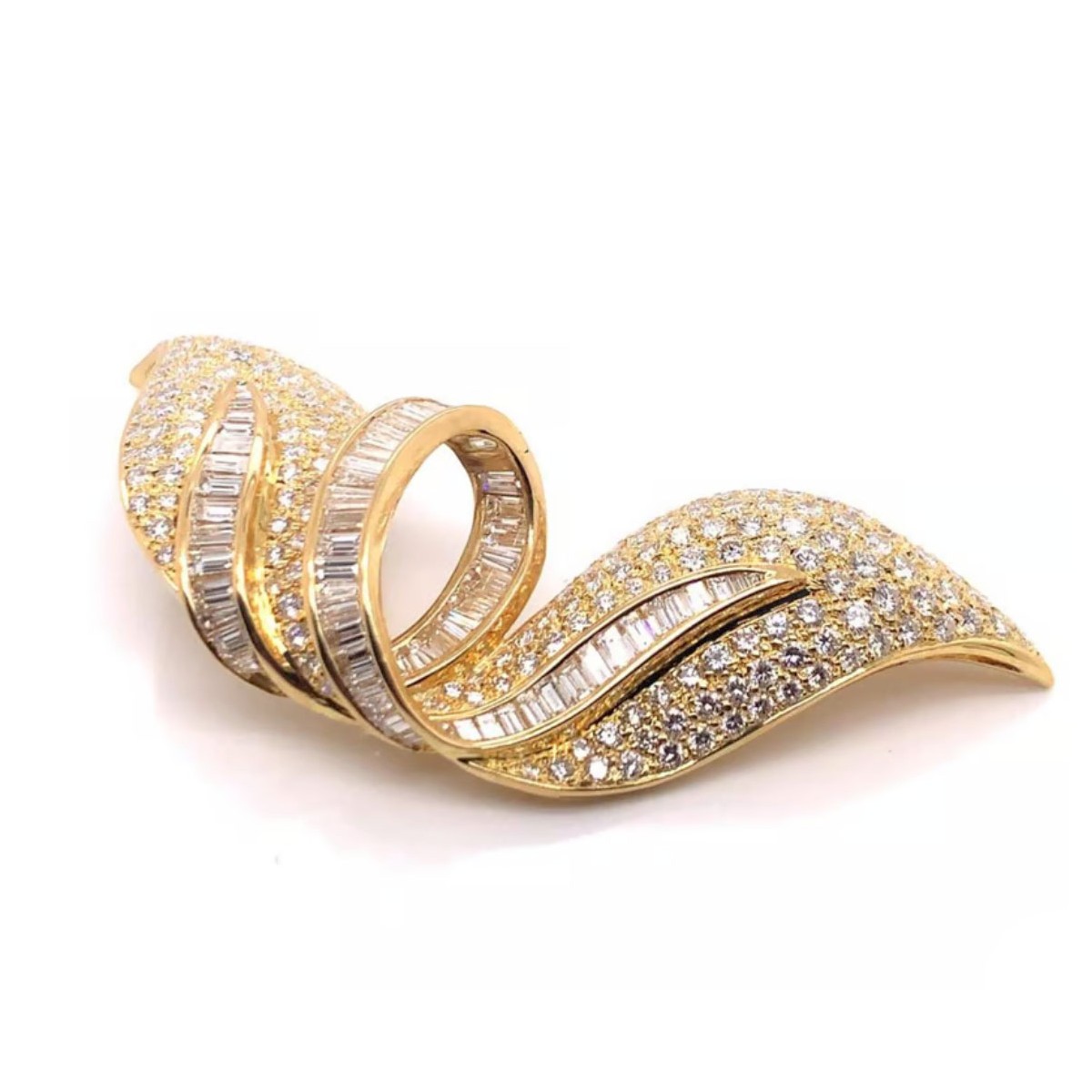 Diamond and 18K Brooch
