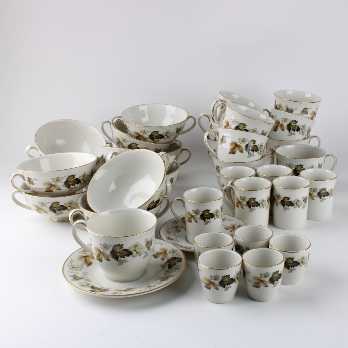 Royal Doulton "Larchmont" Dinner Service